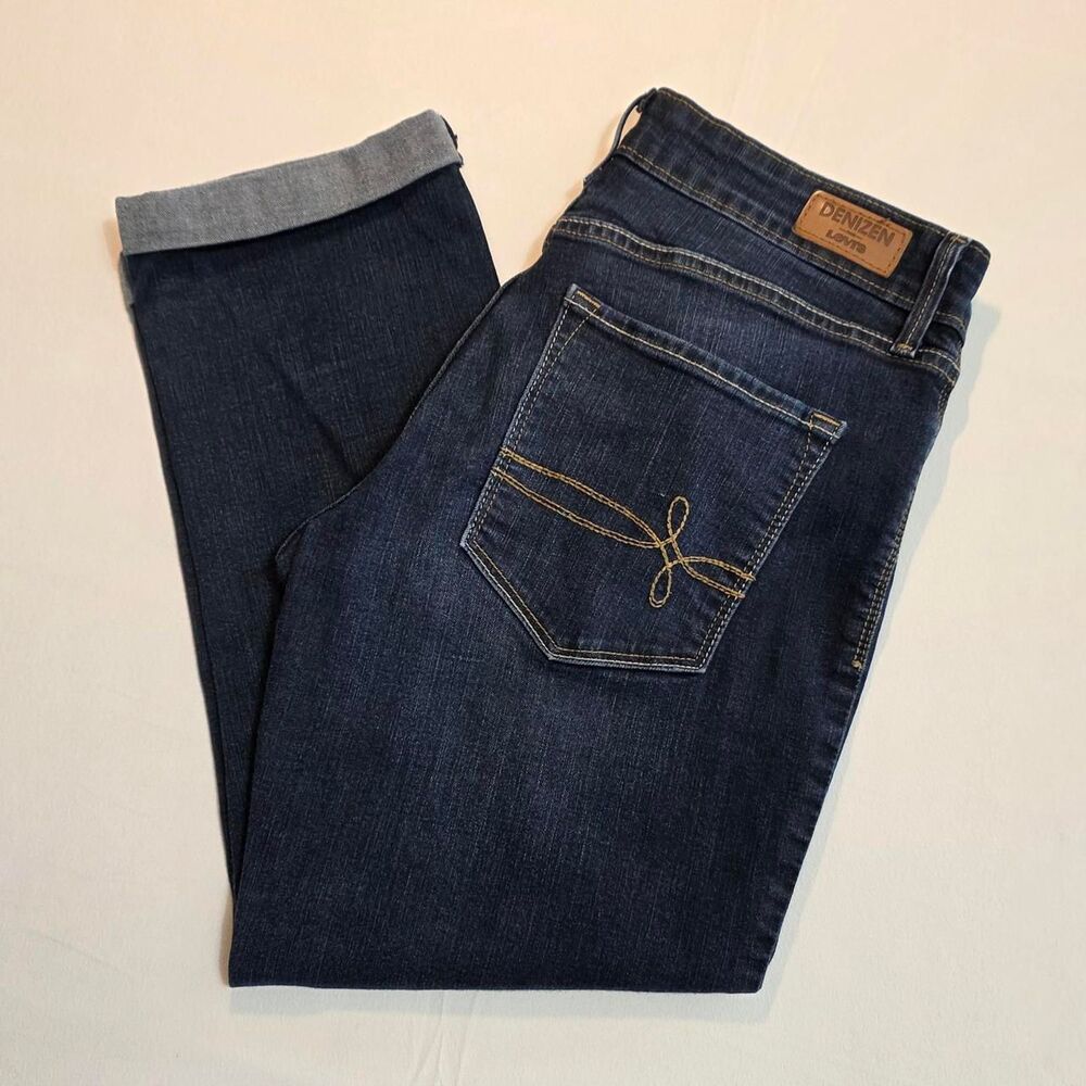 Denizen Levi's Modern Crop Women's size 28 or 6 dark wash jeans